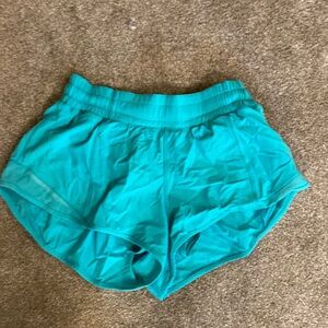 Lululemon size 6 swiftly teuck shorts 2.5” inseam turquoise